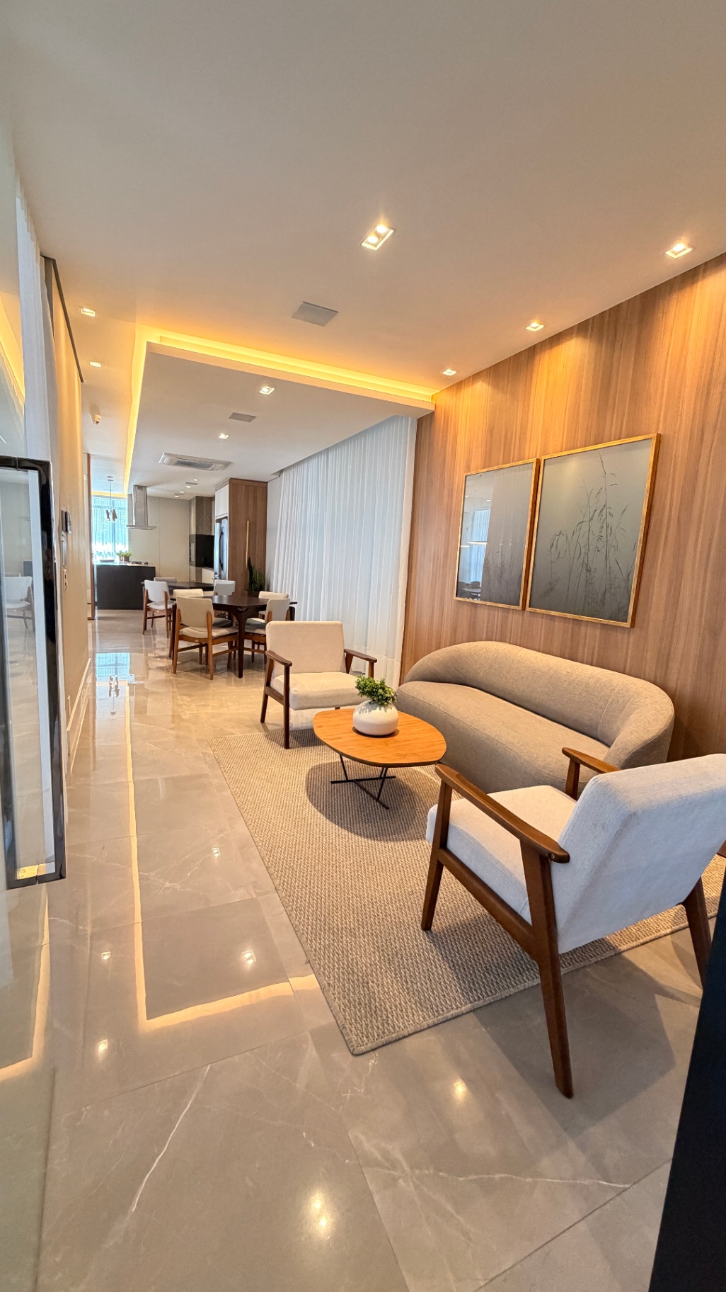 Lounge social com living e sala de jantar integrados